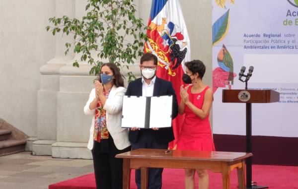 El presidente Gabriel Boric durante la firma del Acuerdo de Escazú 