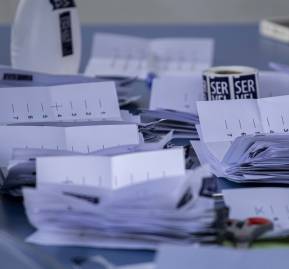 Cédulas de votación. Foto: Nicolás Le-Blanc/Agencia Uno Cédulas de votos.