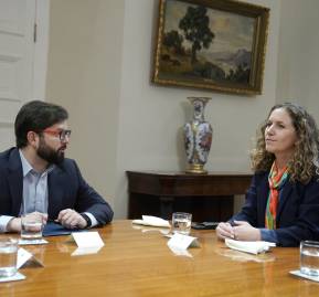 Gabriel Boric y Rosario Navarro de Sofofa. Foto: Presidencia / Agencia Uno Gabriel Boric y Rosario Navarro de Sofofa. Foto: Presidencia / Agencia Uno