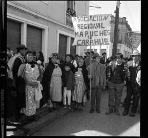 Salvador Allende llega a Temuco en marzo del año 1971. Crédito: Biblioteca Nacional de Chile, colección Armindo Cardoso.