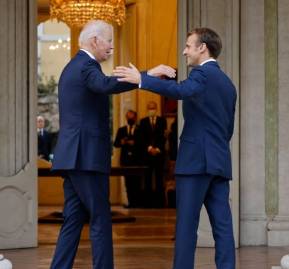 Joe Biden y Emmanuel Macron en la Casa Blanca. Foto: CNN Joe Biden y Emmanuel Macron en la Casa Blanca. Foto: CNN