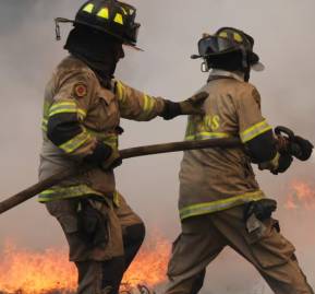 Bomberos presentan querella por problemas financieros contra superintendentes y directivos del Cuerp