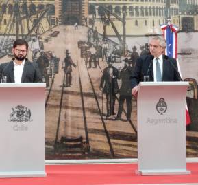 Presidente Gabriel Boric y presidente Alberto Fernández en el museo Bicentenario
