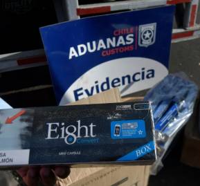 Coimeaban a funcionario de Aduanas.