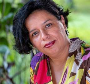 Cecilia González, autora.