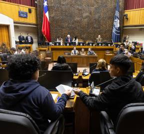 Colegio San Miguel de Los Andes de la comuna de Puente Alto, mayo de 2024. Foto: Senado. Colegio San Miguel de Los Andes de la comuna de Puente Alto