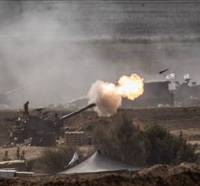 Ejército israelí ataca por tierra (M. Alkharouf /Anadolu) Ejército israelí ataca por tierra (M. Alkharouf /Anadolu)
