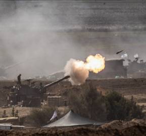 Ejército israelí ataca por tierra (M. Alkharouf /Anadolu)