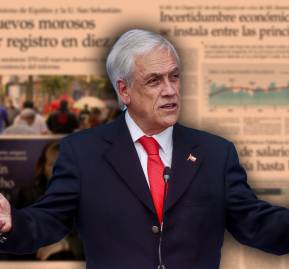 Piñera y artículos de sus exasesores en El Mercurio. Foto: Juan Farías/AgenciaUno. Piñera y artículos de sus exasesores en El Mercurio.