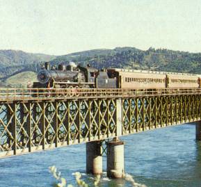 El sexto tren de La Araucanía en el puente Antilhue El sexto tren de La Araucanía en el puente Antilhue