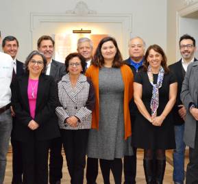 Primer directorio de Enami presidido por la ministra Williams y el vicepresidente ejecutivo Mlynars, con la participación de la subsecretaria Chahuán. Primer directorio de Enami presidido por la ministra Williams, subsecretaria Chahuán.