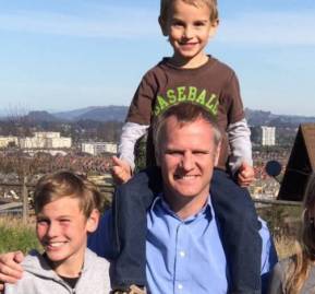 Felipe Kast y parte de su familia