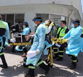 Foto referencial: Simulacro del Servicio de Salud Viña del Mar de paciente con Covid-19 Foto referencial: Simulacro del Servicio de Salud Viña del Mar de paciente con Covid-19
