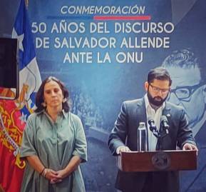 El presidente Boric junto a ministros Marcel y Urrejola en conferencia de prensa previo al homenaje