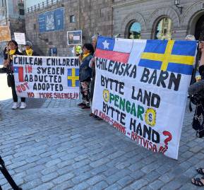 Protestas en Suecia por adopciones en dictadura. Créditos: Hijos y Madres del Silencio Protestas en Suecia por adopciones en dictadura. Créditos: Hijos y Madres del Silencio