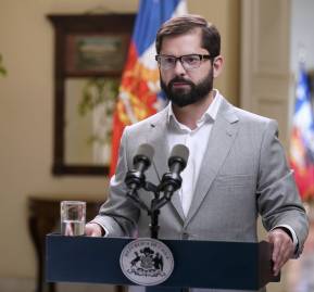 Presidente Gabriel Boric anunciando reforma de pensiones en cadena nacional. Fuente: Prensa Presidencia Gabriel Boric en cadena nacional.