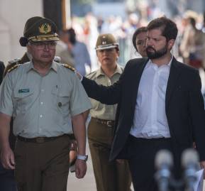 General Director de Carabineros, Ricardo Yáñez y presidente Gabriel Boric. Foto: Prensa Presidencia. General Director de Carabineros, Ricardo Yáñez y presidente Gabriel Boric.