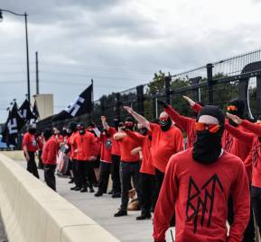 Grupo neonazi Blood Tribe en Florida, Estados Unidos. Foto: Wikipedia. Grupo neonazi Blood Tribe en Estados Unidos. Foto Wikipedia.