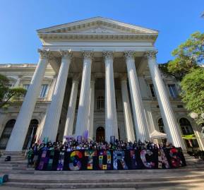 Convencionales mujeres en el 8M