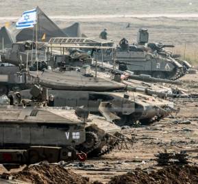 Fuerzas israelís se preparan para hacer maniobras. (Foto: Hannibal Hanschke/E. P.) Fuerzas israelíes.