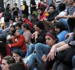 Grupo de jóvenes en Chile.