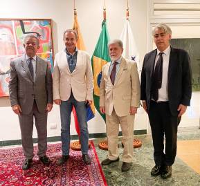 Ex presidentes José Luis Rodríguez Zapatero, Leonel Fernández y el coordinador Marco Enríquez-Ominami en Caracas para acompañar y observar la elección venezolana, se reunieron con el asesor del presidente Lula, Celso Amorim. Foto: Grupo de Puebla. José Luis Rodríguez Zapatero, Leonel Fernández, Marco Enríquez-Ominami, Celso Amorim.