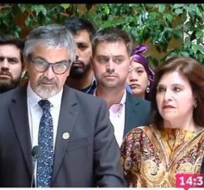 Marcel y Uriarte ante la TV el día que perdieron la Reforma Tributaria Marcel y Uriarte ante la TV el día que perdieron la Reforma Tributaria