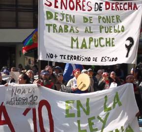 Marcha en contra de la Ley de Usurpaciones y la Glosa 10 de la Ley Indígena, Temuco.