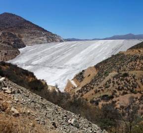 Tranque de relave El Mauro. Imagen extraída de Minería Chilena. Tranque de relave El Mauro. Imagen extraída de Minería Chilena.