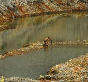Minería de oro en Bolivia. Foto: CEDIB. Minería de oro en Bolivia. Foto CEDIB.