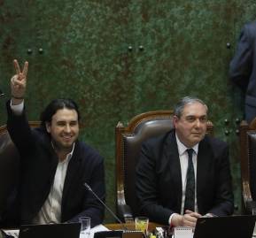 Nueva mesa de la Cámara de Diputadas y Diputados, Vlado Mirosevic, Carlos Bianchi y Catalina Pérez. Fuente: camara.cl Nueva presidencia de la Cámara