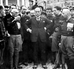 Mussolini en la Marcha sobre Roma (1922) Mussolini en la Marcha sobre Roma (1922)
