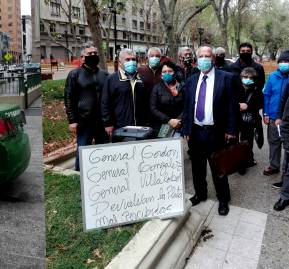 Carabineros manifestantes en edificio Mutucar | 25-09-20