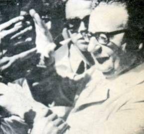 Osvaldo Puccio, a la derecha de Salvador Allende. 