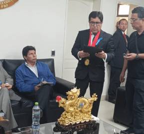 Pedro Castillo detenido en la Prefectura. Pedro Castillo detenido en la Prefectura.