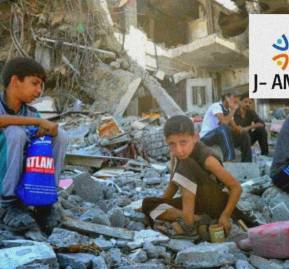 Niños en Gaza. En la esquina, logo de J-AmLat