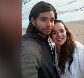 Pablo Marchant junto a su madre Miriam Gutiérrez