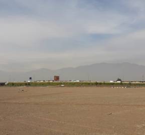 Así se ve al 22 de abril de 2020 el terreno donde debería emplazarse el hospital modular de Cerrillos. Foto: Nicolás Massai D. / Interferencia Así se ve al 22 de abril de 2020 el terreno donde debería emplazarse el hospital modular de Cerrillos. Foto: Nicolás Massai D. / Interferencia