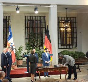 Canciller Scholz y presidente Boric en La Moneda