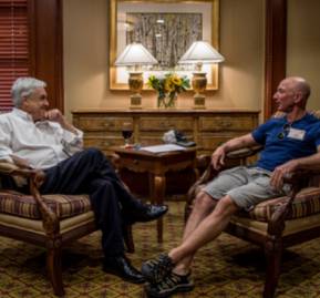 Foto: Presidencia, 2018. Sebastián Piñera y Jeff Bezos en Sun Valley 2018.