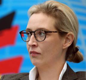 Tropas de Hitler antes del intento de golpe en Munich y Alice Weidel (AfD). Foto: Keystone/W. Kumm