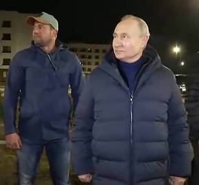 Putin visitó Mariúpol en los días entre que se emitió su orden de arresto y la visita de Xi Ping. Foto: Oficina de prensa del presidente ruso / TASS Putin visitó Mariúpol en los días entre que se emitió su orden de arresto y la visita de Xi Ping. Foto: Oficina de prensa del presidente ruso / TASS