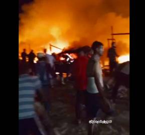Registro del incendio en el campo de refugiados luego del ataque aéreo israelí Registro del incendio en el campo de refugiados luego del ataque aéreo israelí