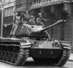 Tanques sublevados.