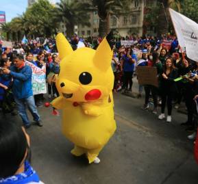 Giovanna Grandón, conocida como “Tia Pikachu”, candidata constituyente al distrito 12. Giovanna Grandón, conocida como “Tia Pikachu”, candidata constituyente al distrito 12.