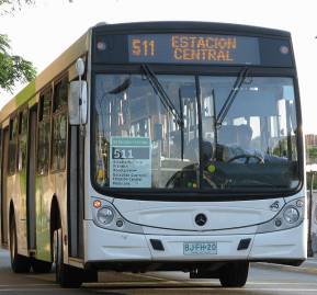 Bus con la imagen original del Transantiago. Foto: Wikipedia Bus con la imagen original del Transantiago. Foto: Wikipedia