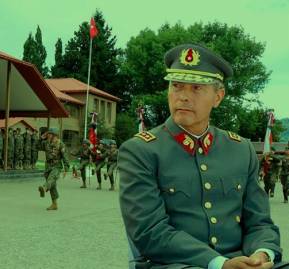 General Oscar Izurieta y IV División del Ejército General Oscar Izurieta y IV División del Ejército