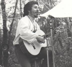 Víctor Jara en México-noviembre de 1971-Archivo de la familia Ortiz Torres.