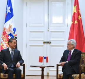 Wang Yi y Sebastián Piñera en visita oficial a Chile. Foto: Gobierno chino