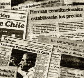 Recortes de diarios durante la elaboración de la Constitución del '80